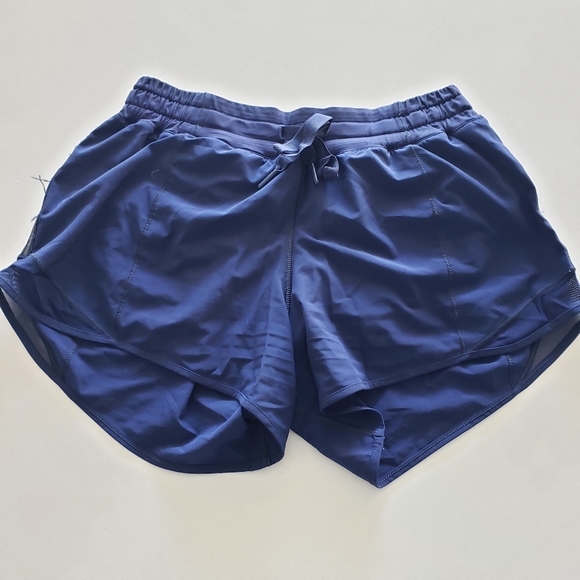 Lululemon hotty hot shorts, size 6 - Picture 1 of 5